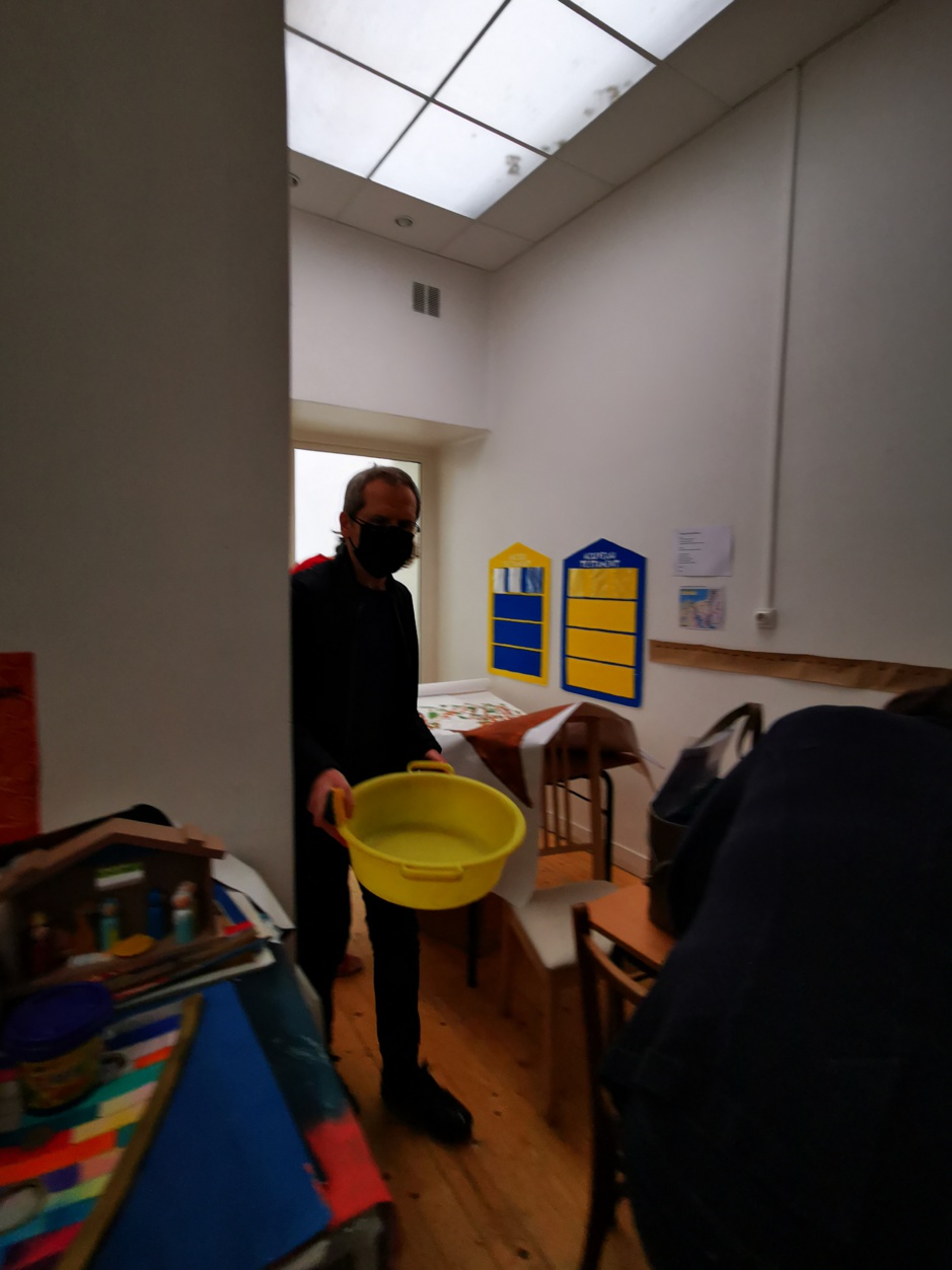 Un prédident de conseil qui écope lors d'une fuite au Temple de Port Royal en décembre ! Un prédident de conseil qui écope lors d'une fuite au Temple de Port Royal en décembre !