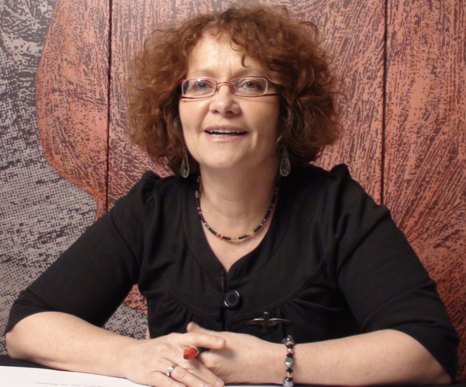 PROFESSEURE CORINNE LANOIR, SON PARCOURS ET L'ENGAGEMENT DE L'ATELIER PROTESTANT PROFESSEURE CORINNE LANOIR, SON PARCOURS ET L'ENGAGEMENT DE L'ATELIER PROTESTANT