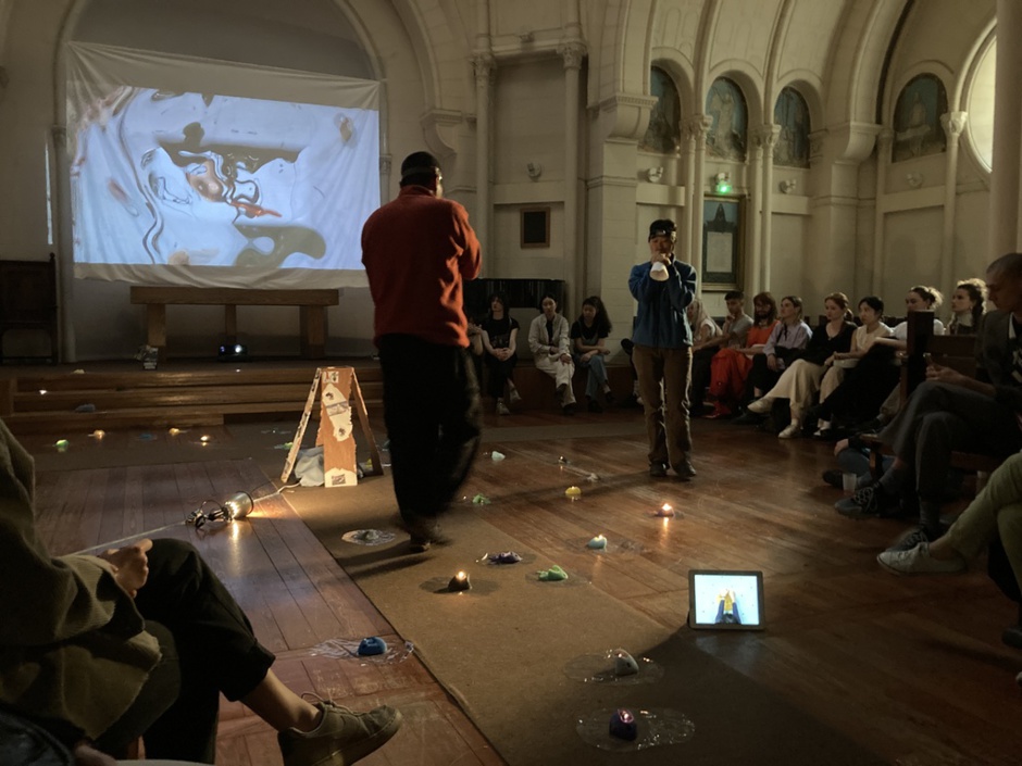 c’est l’art qui interpelle notre compréhension du monde c’est l’art qui interpelle notre compréhension du monde