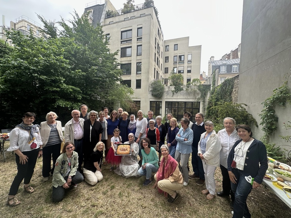 La petite troupe dans le jardin après les A.G